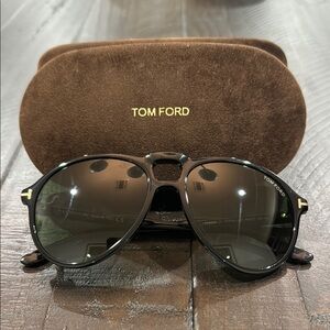 Tom Ford Aviator sunglasses. Good condition. Case included.